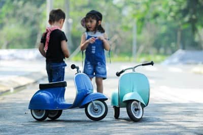 קטנוע Primo דמוי וֶסְפָּה המבוסס על שילדת מתכת אחודה | כתום