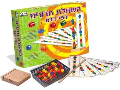 משחק השחלת חרוזים לפי דגם