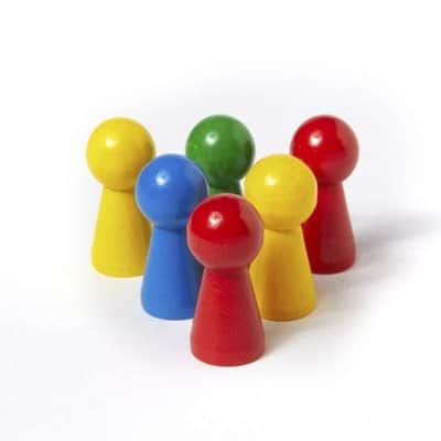 פיונים חיילי משחק מעץ בוק צבוע גודל : בסיס 12 מ"מ גובה 24 מ"מ