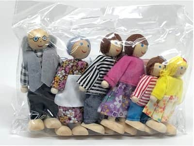 דמויות משפחה מעץ לבית בובות