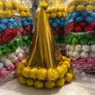 כובע ליצן קרטון מתכתי עם פונפונים