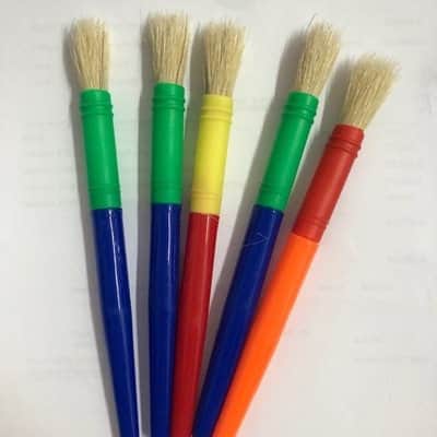 מבחר מכחולים ליצירה