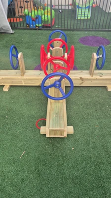 מתקן 8 הגאים מעץ איקס מוצלב