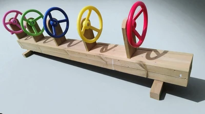 מתקן הגאים ארוך מעץ