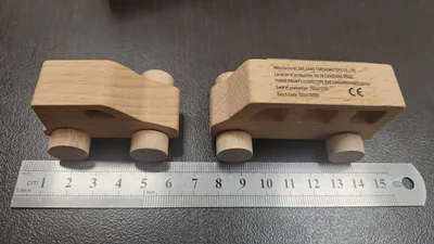 מארז 8 מכוניות מעץ טבעי